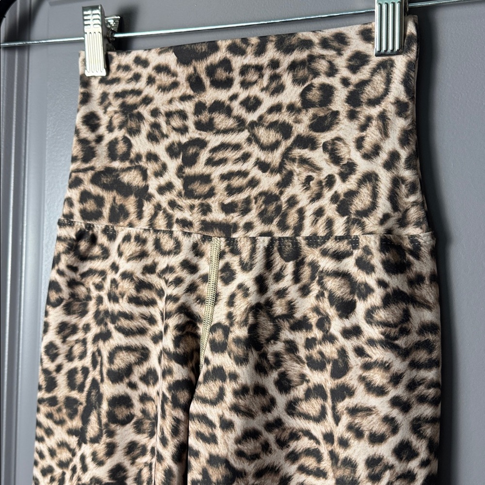 Beach Riot Sport Leopard Legging - Picture 6 of 7